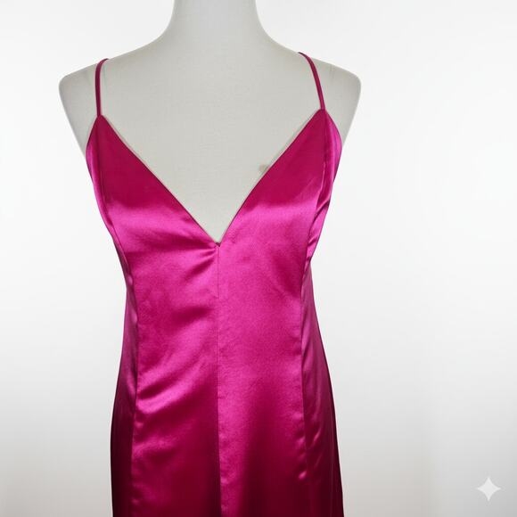 Lovers + Friends Bermuda Dress in Magenta Pink - Picture 4 of 12